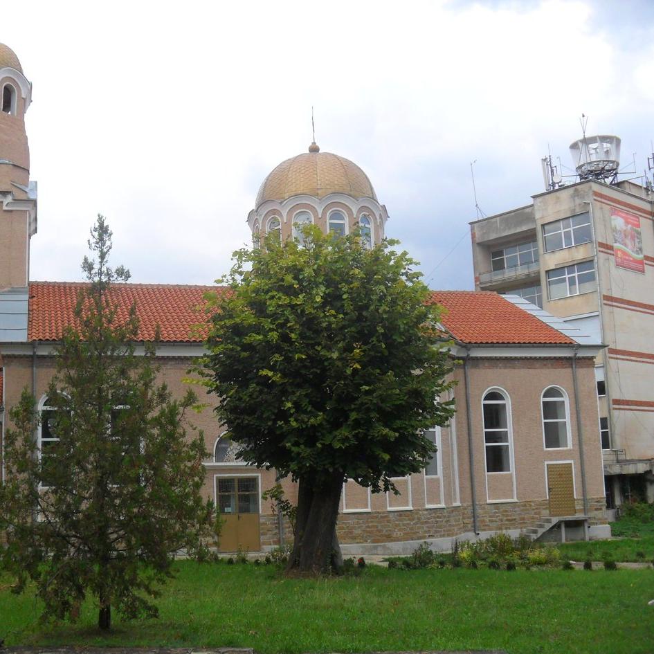 Church_Saint_Nikola,Lyaskovets.jpeg